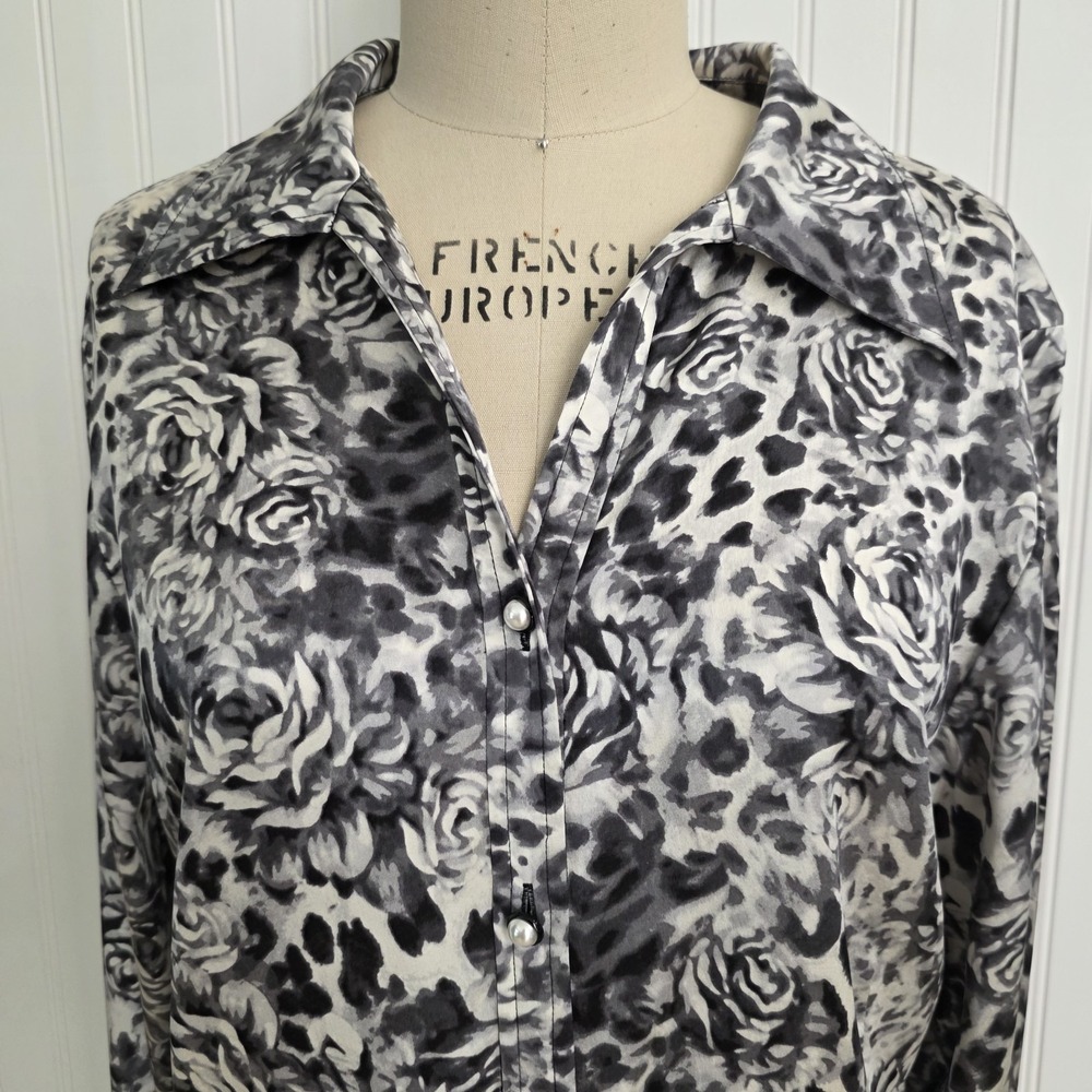 St. John Silk Abstract Collared Blouse Size 12 - Picture 3 of 9